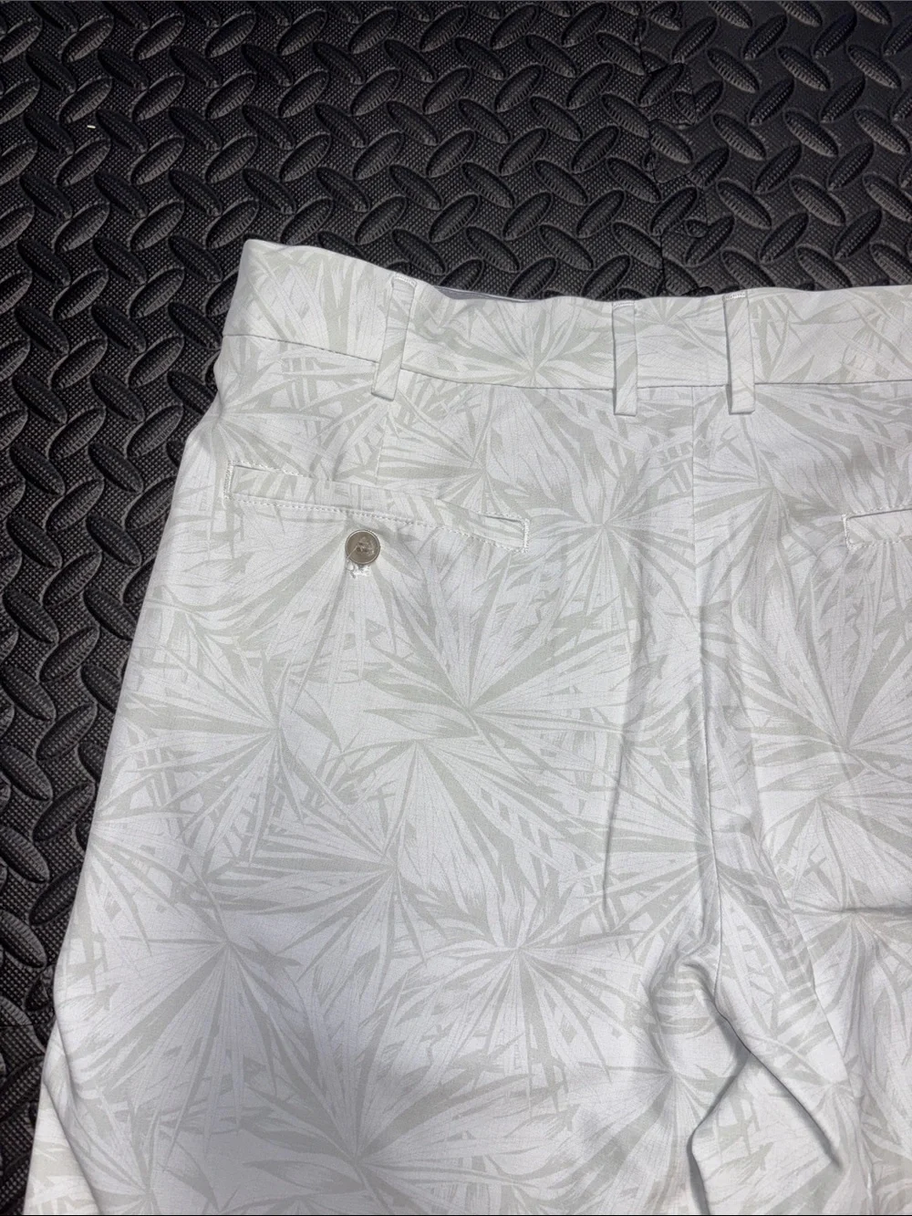 Walter Hagen Men's White Tropical Print Shorts athletic golf